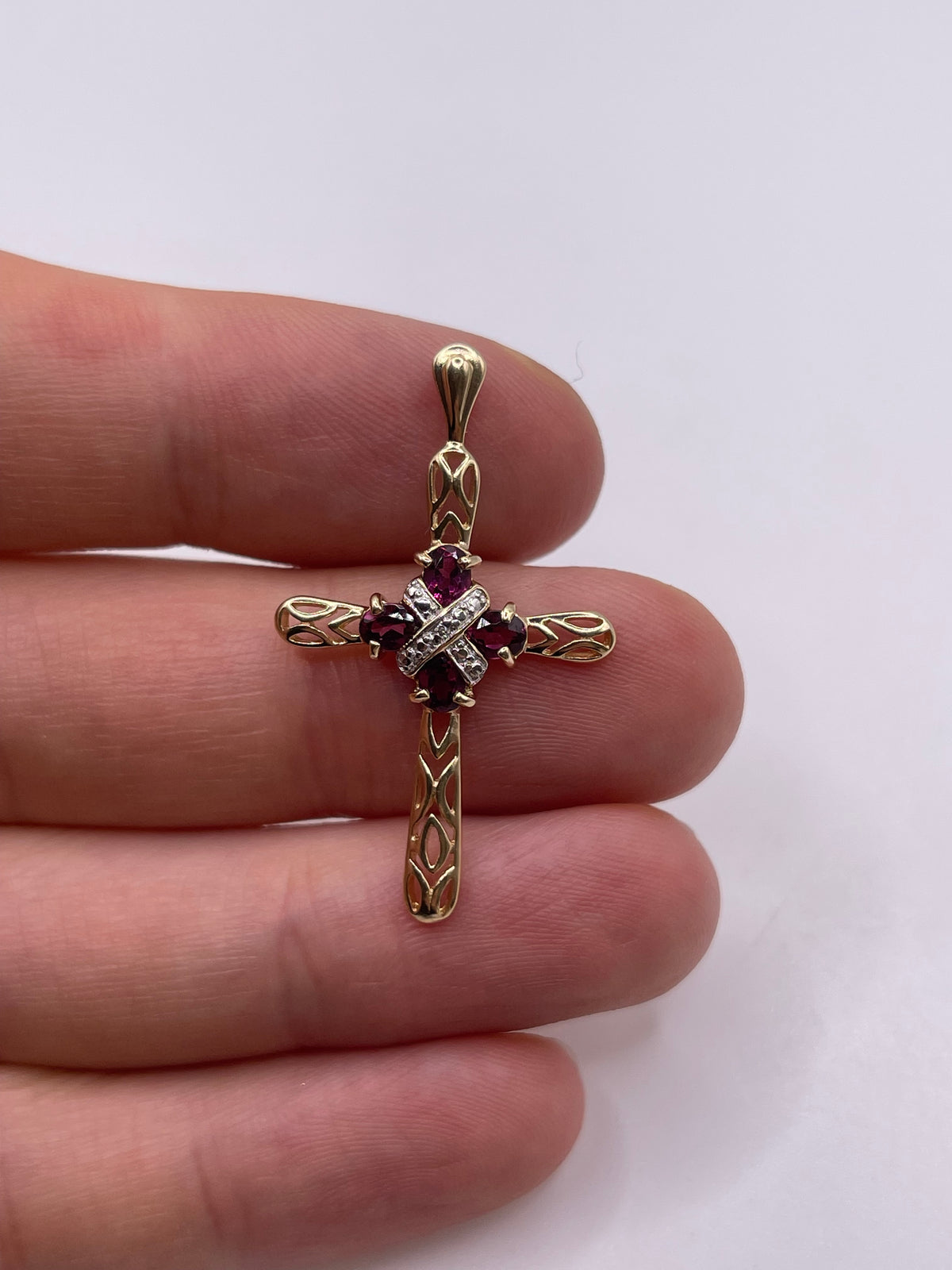 9ct gold garnet and diamond cross pendant