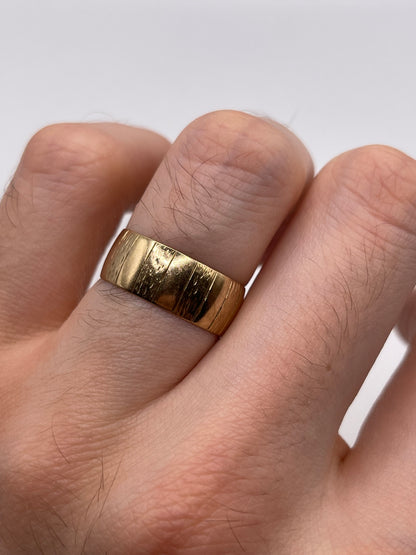 9ct gold patterned band