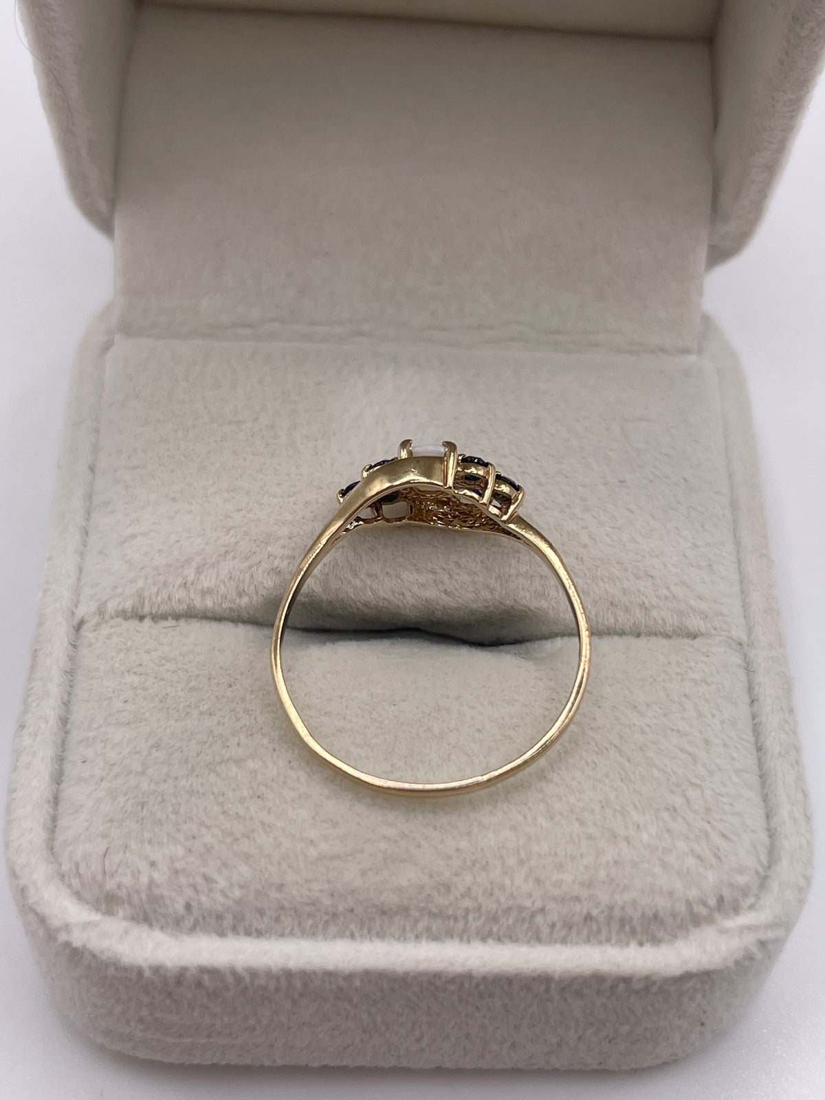 9ct gold opal and sapphire ring