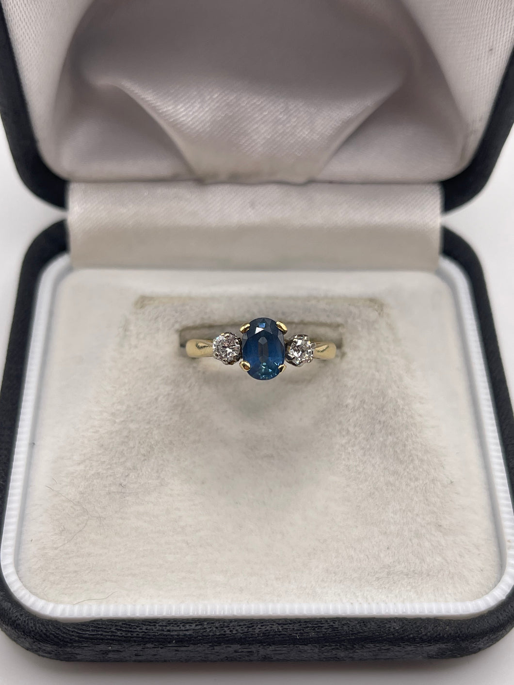 18ct gold sapphire and diamond ring