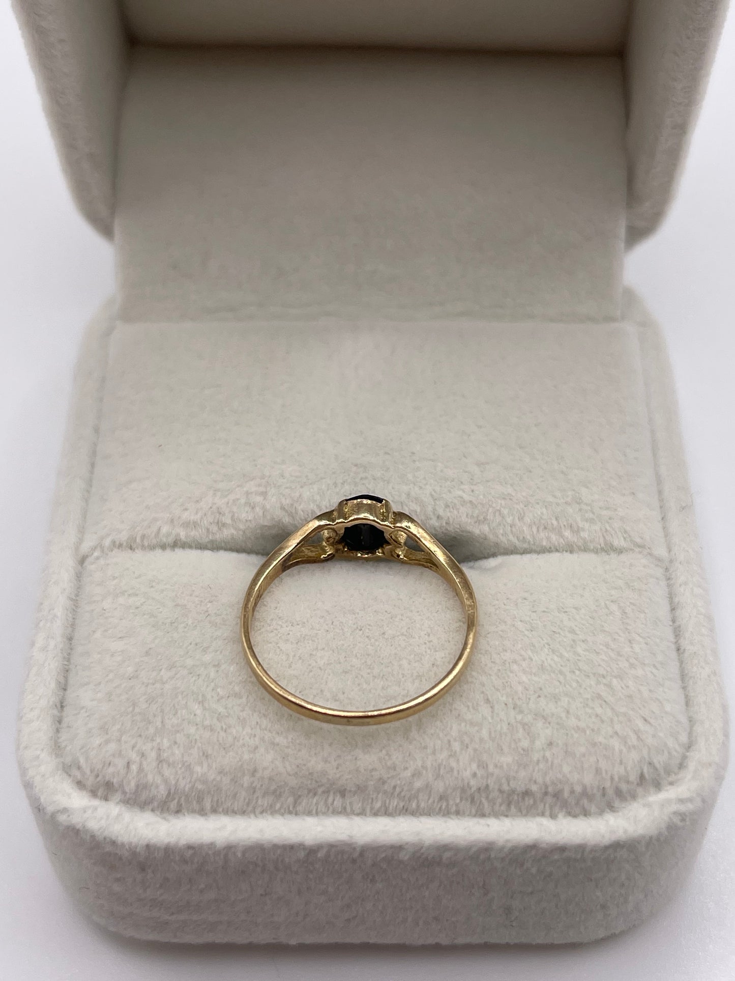 9ct gold sapphire ring