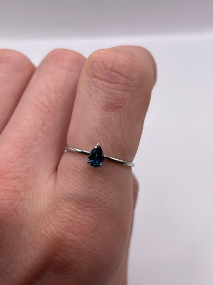 Platinum sapphire ring