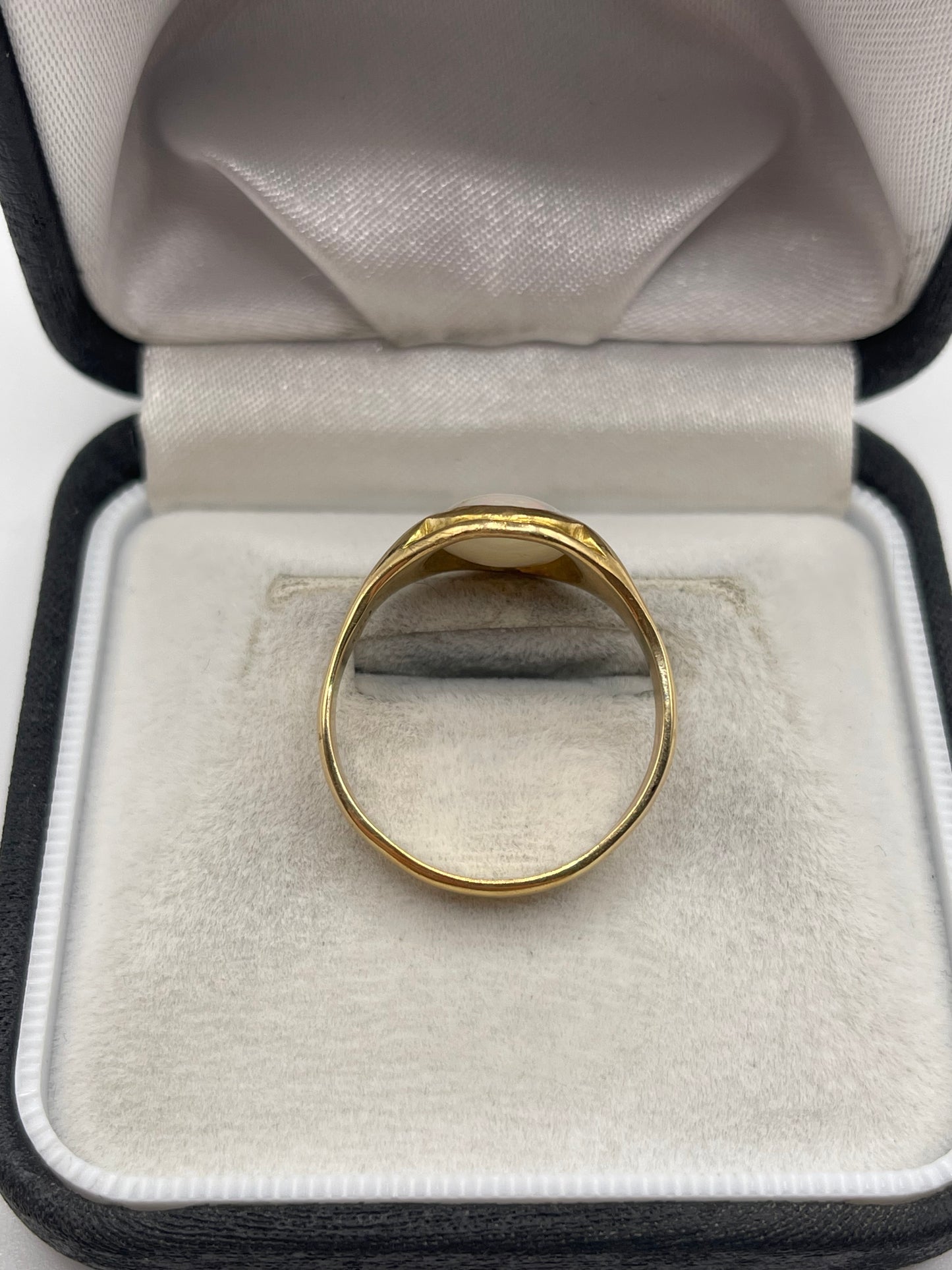Antique 18ct gold opal signet ring