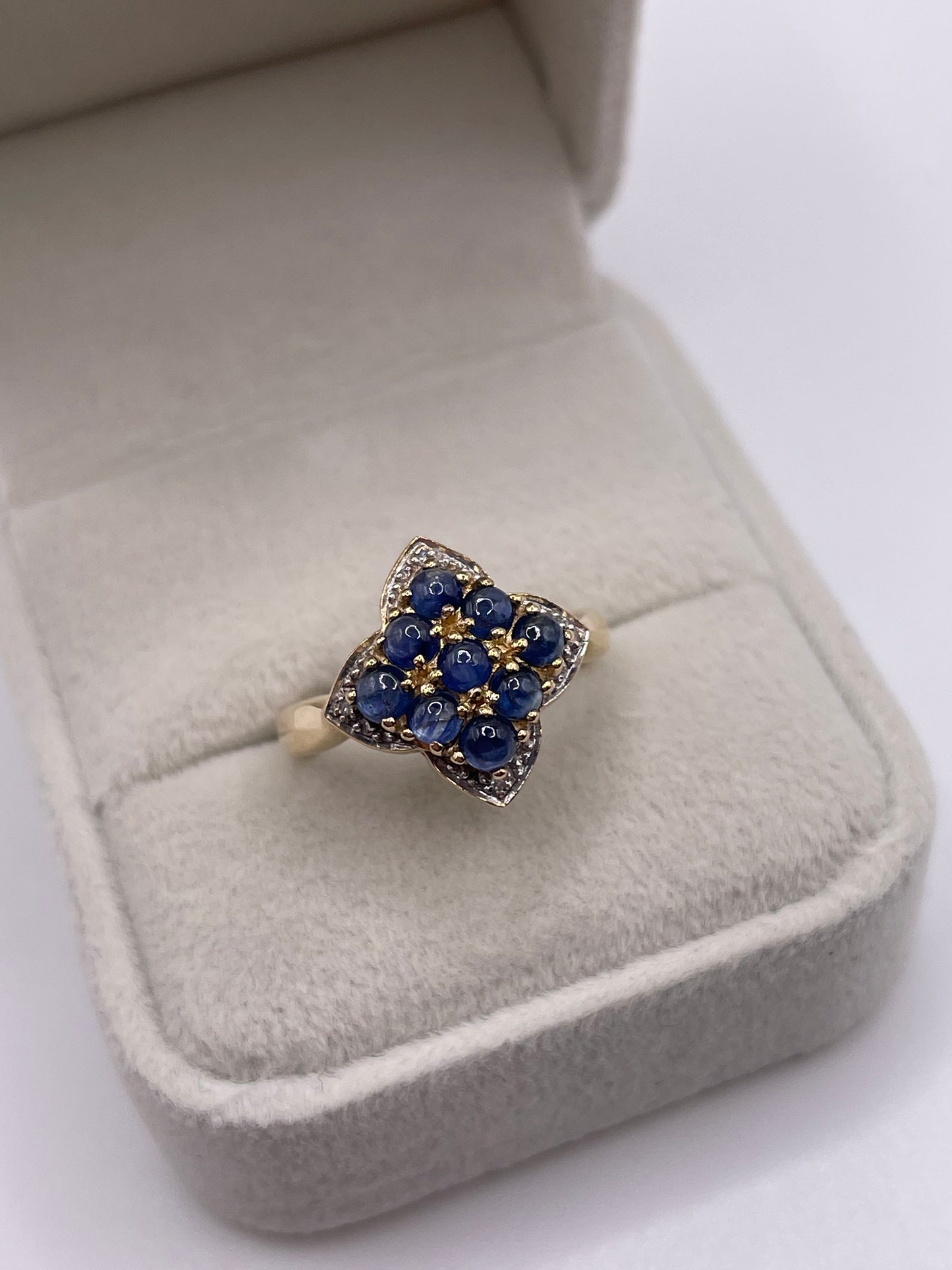 9ct gold cabochon sapphire and diamons ring
