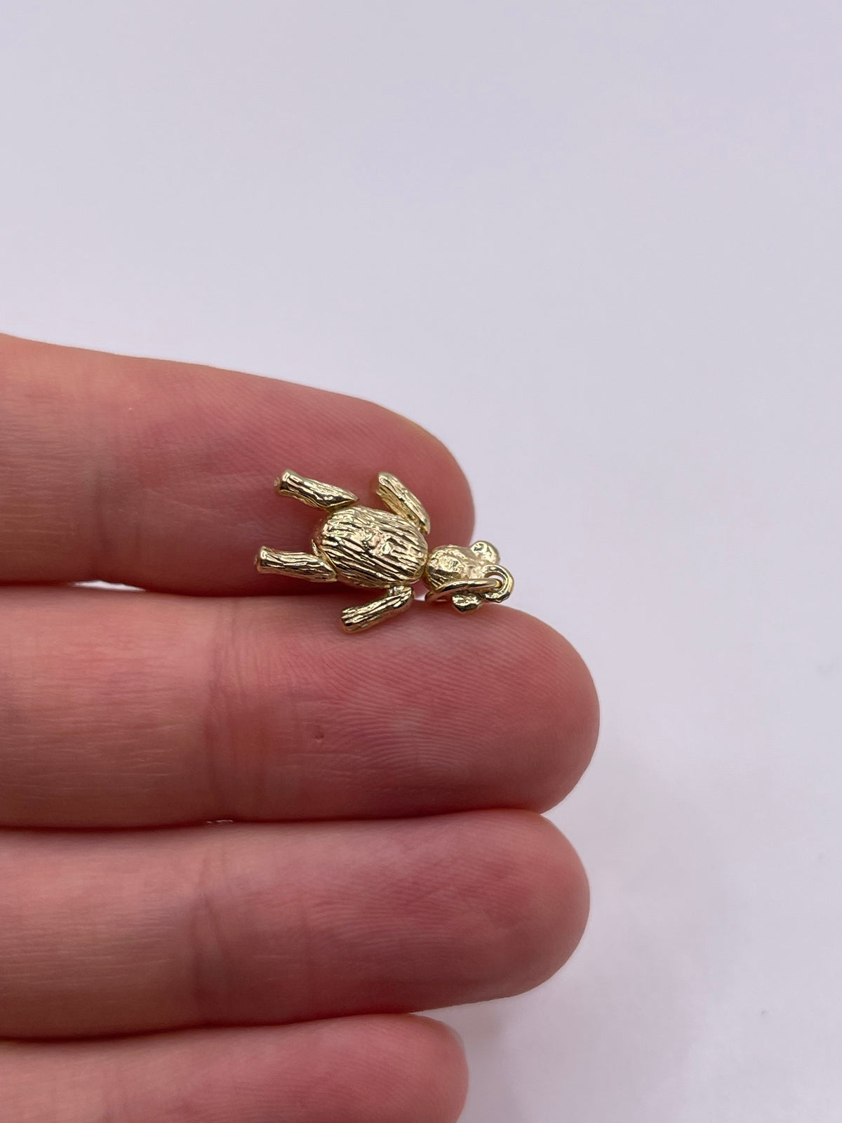 9ct gold articulated bear pendant