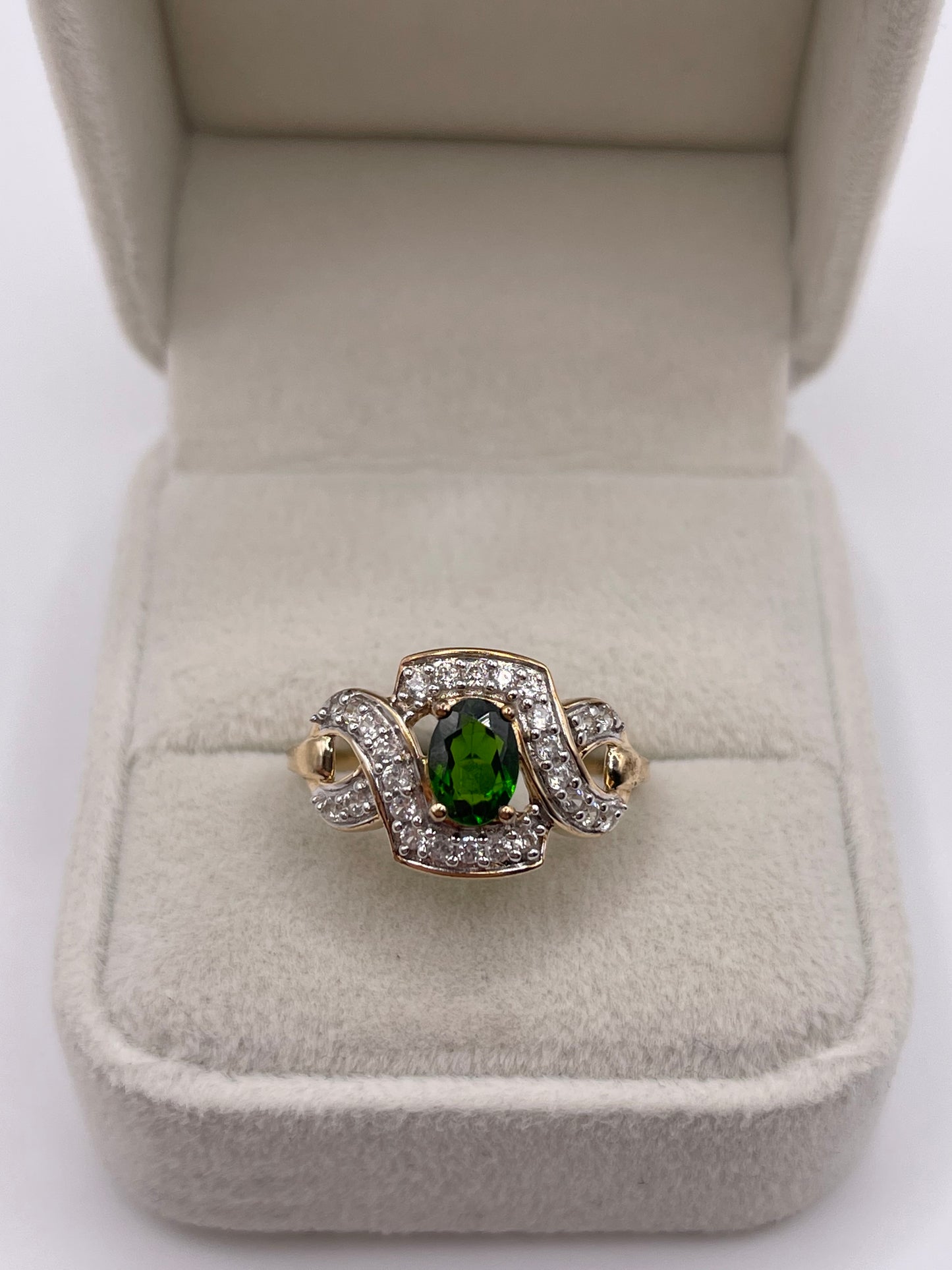 9ct gold diopside and zircon ring