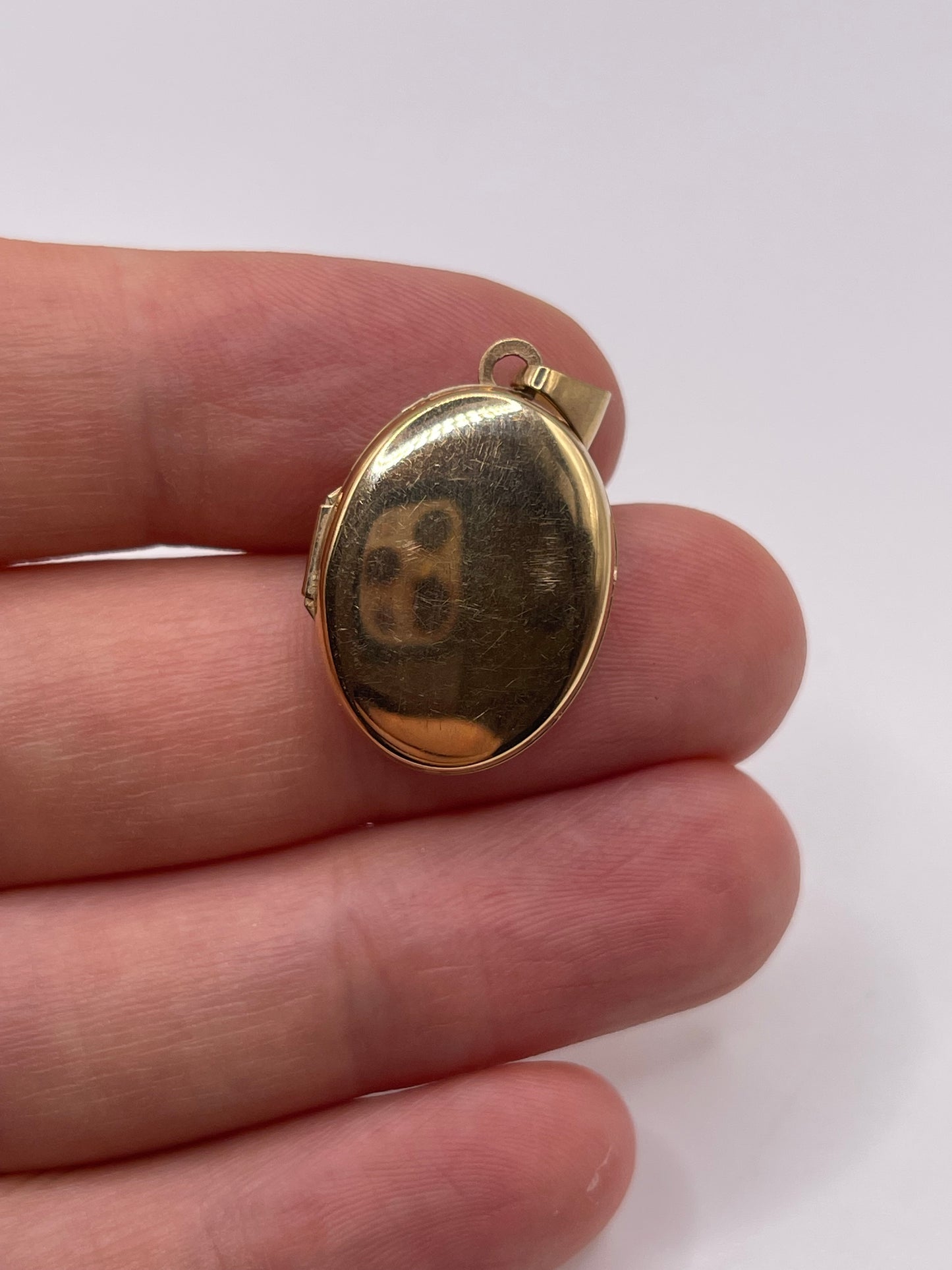 9ct gold locket pendant