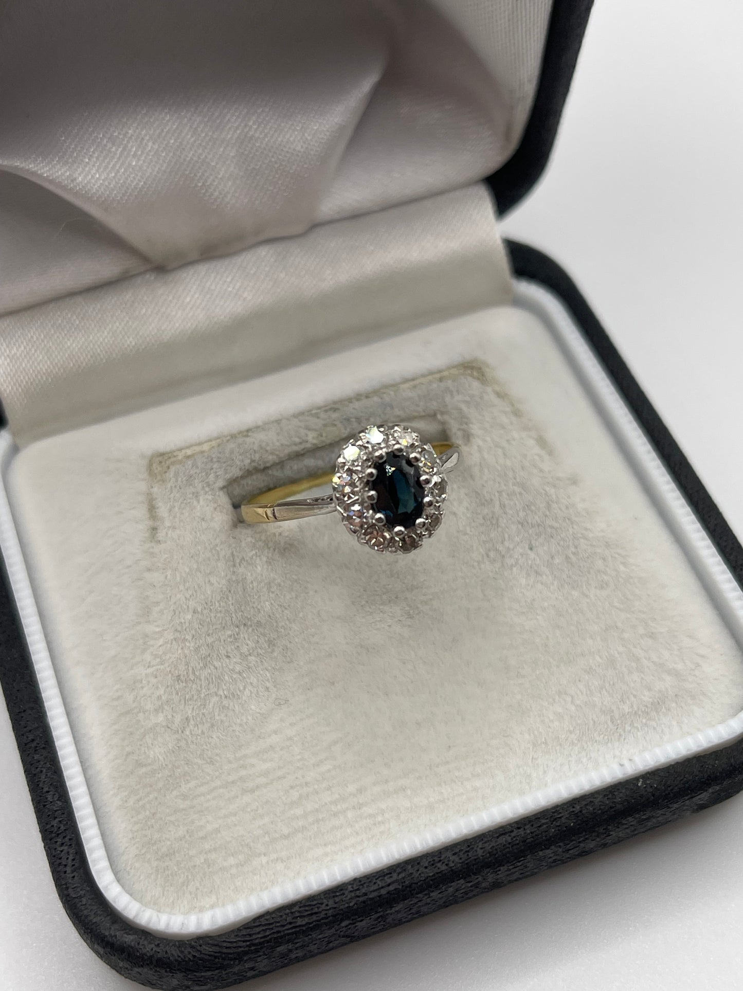 18ct gold sapphire and diamond ring