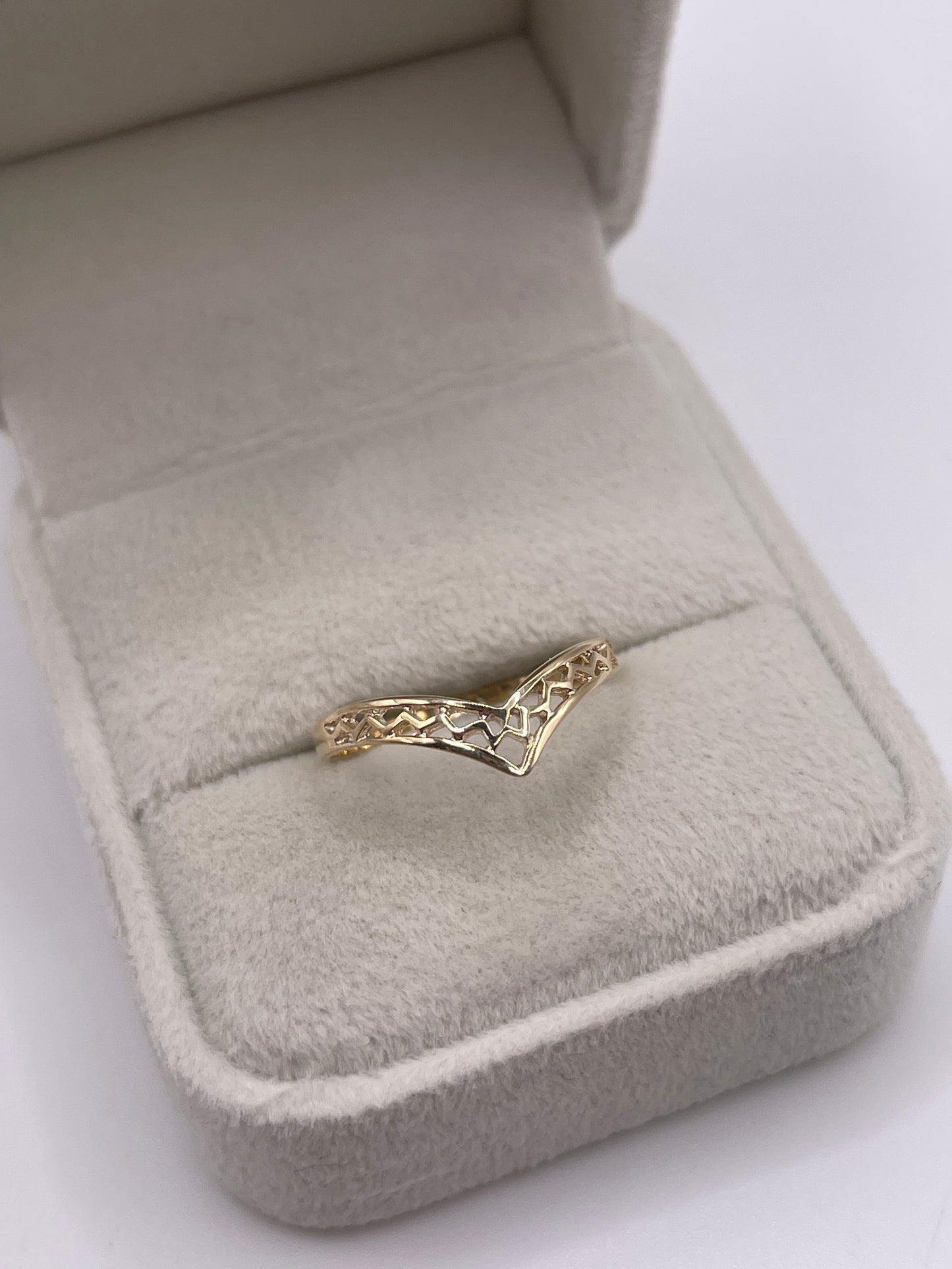 9ct gold wishbone ring