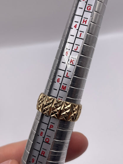 9ct gold patterned band
