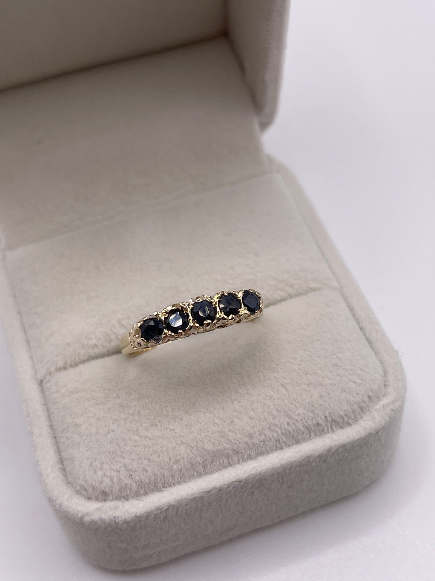 9ct gold sapphire ring