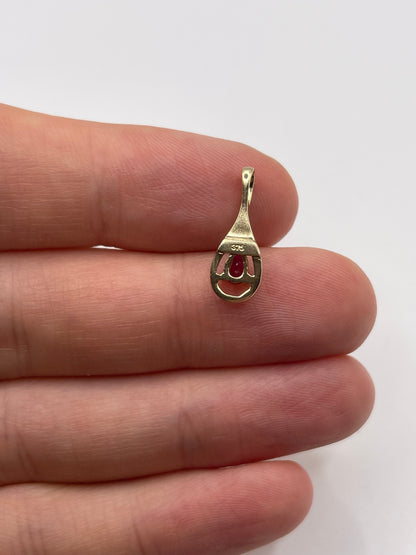 9ct gold ruby pendant