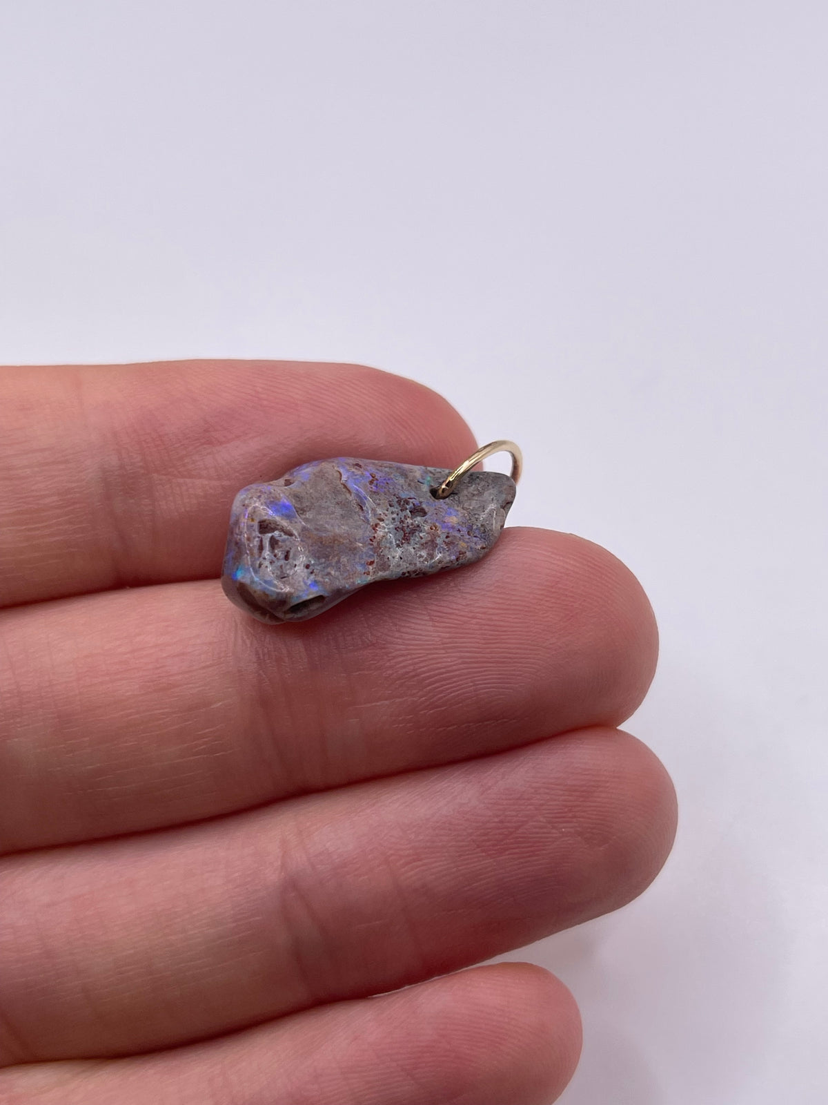 9ct gold opal pendant