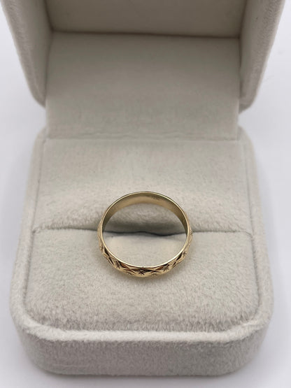 9ct gold patterned band