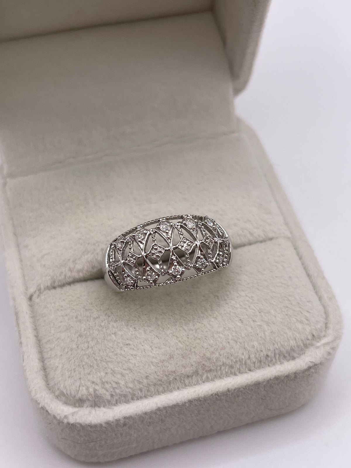 9ct white gold diamond cluster ring