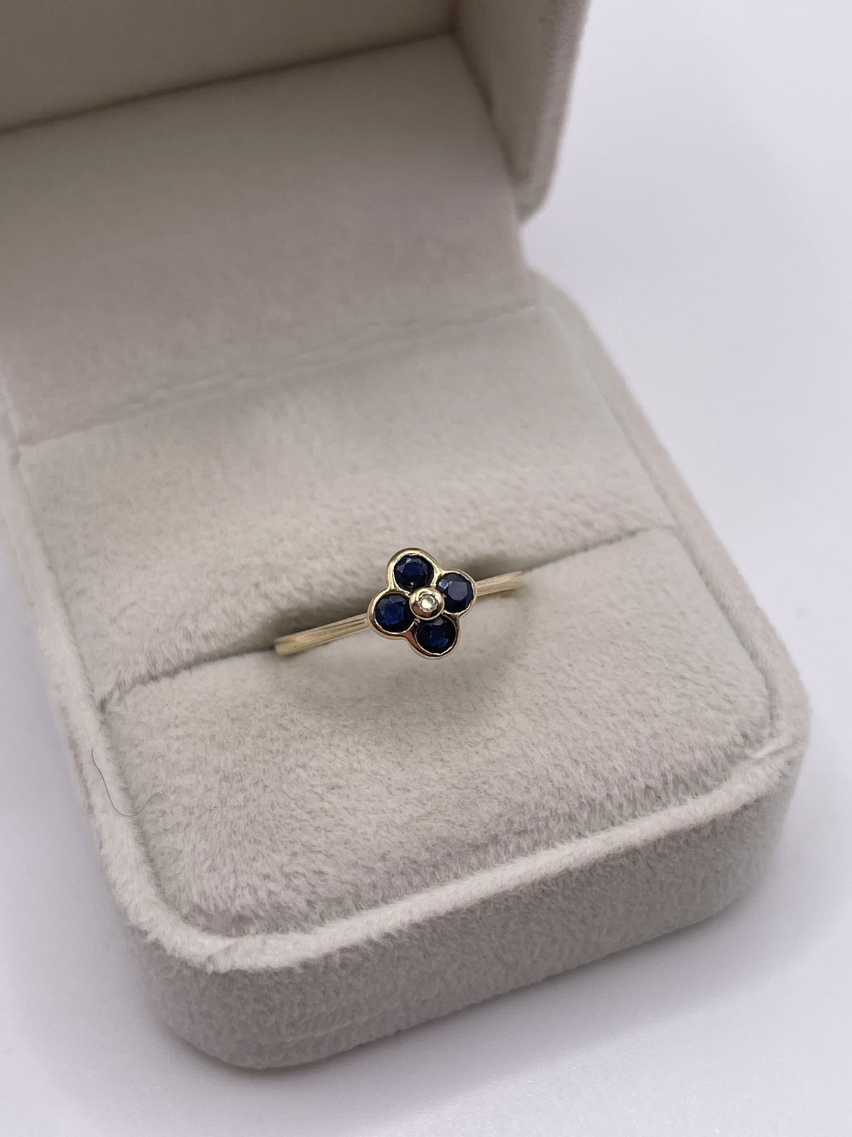 9ct gold sapphire and diamond ring