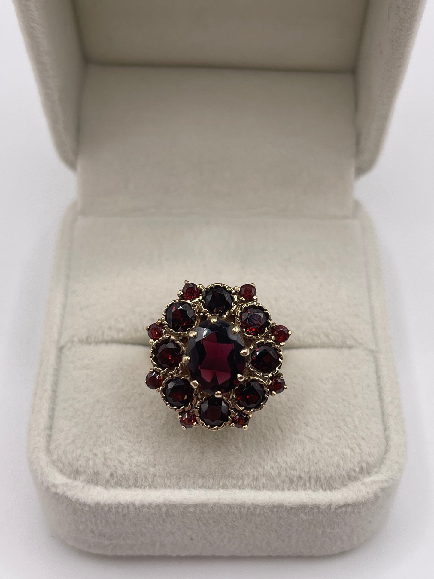 9ct gold garnet cluster ring