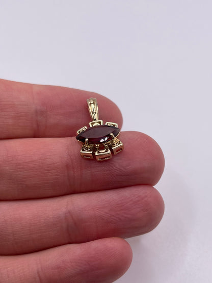 9ct gold garnet pendant