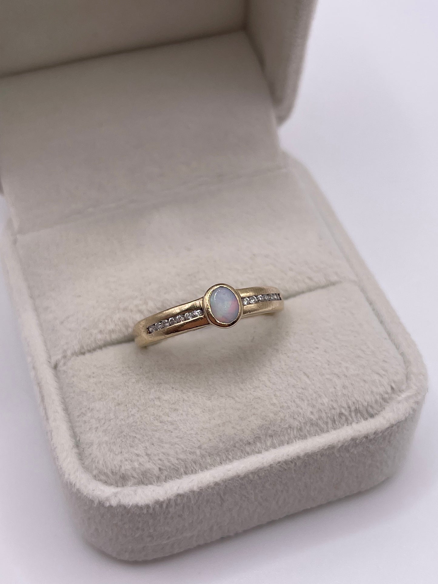 9ct gold opal and diamond ring