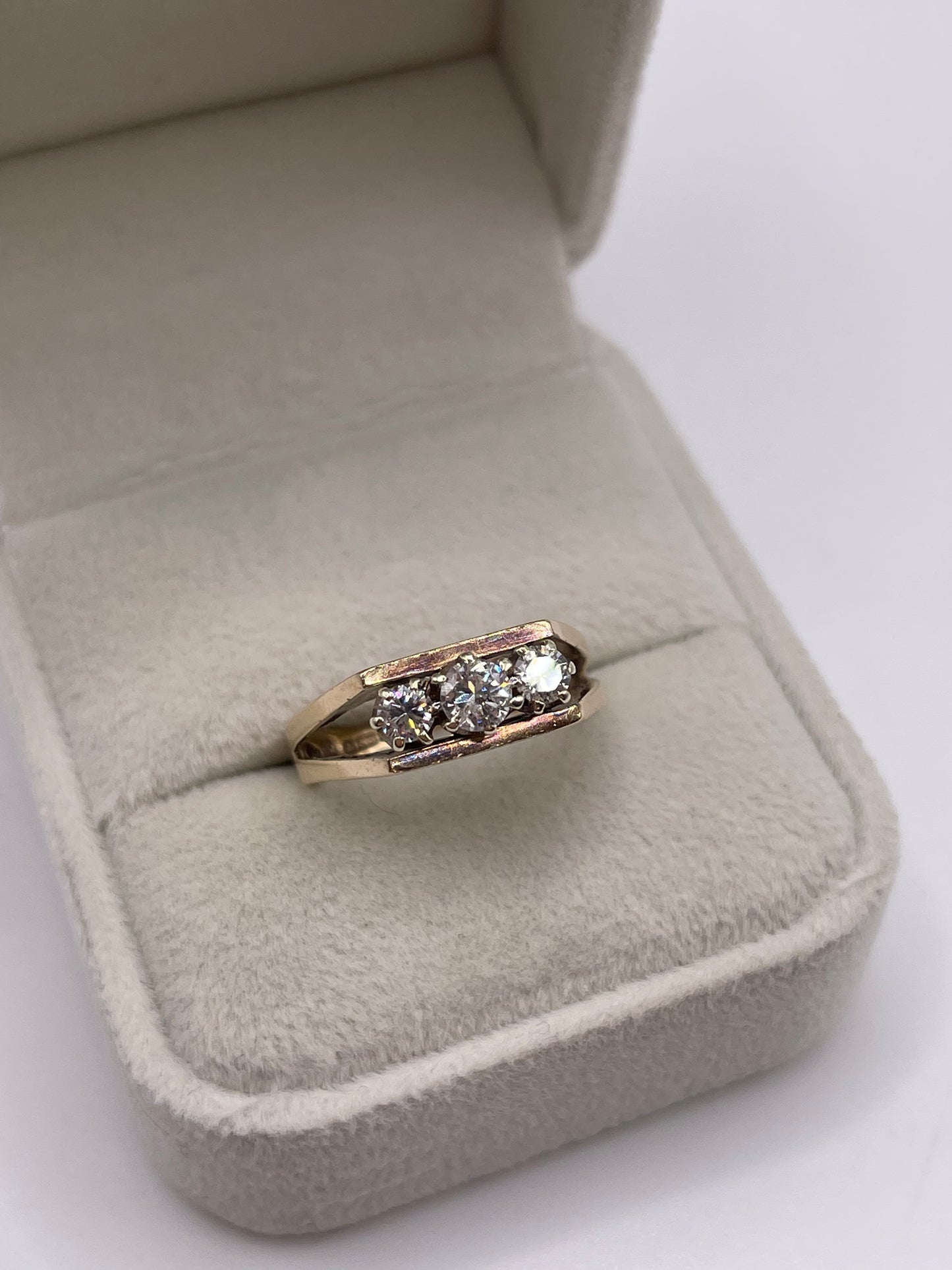 9ct gold diamond ring