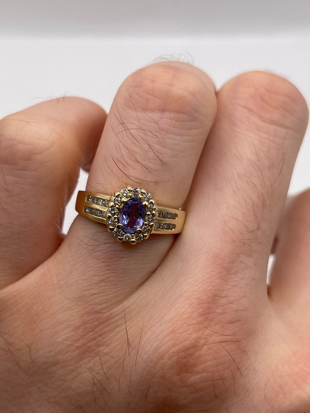 14ct gold tanzanite and diamond ring