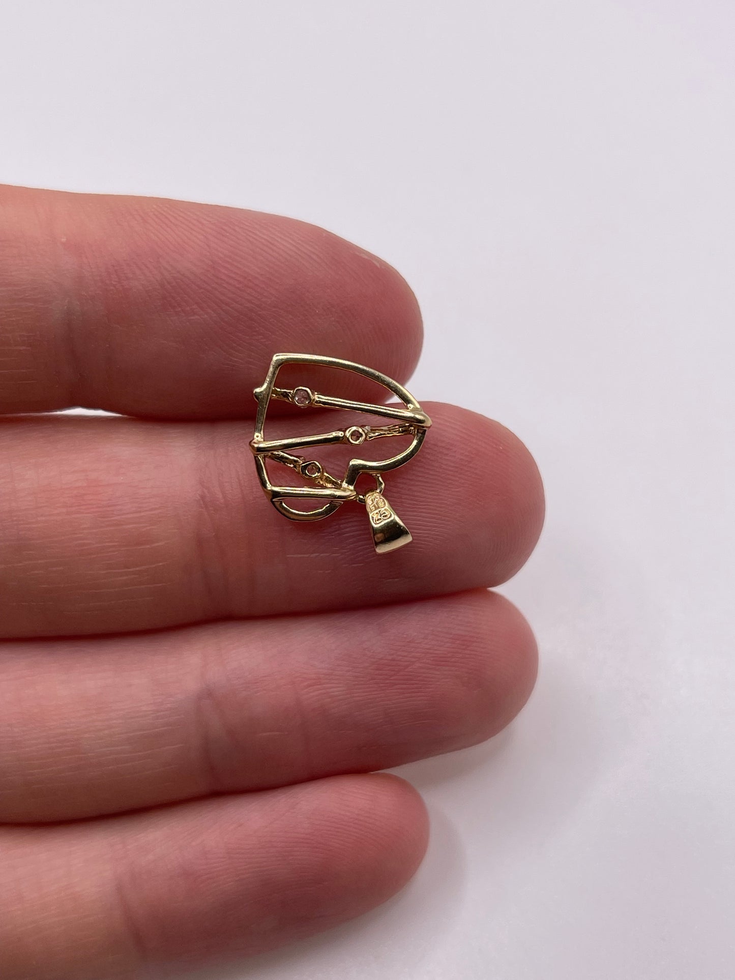9ct gold cz heart pendant