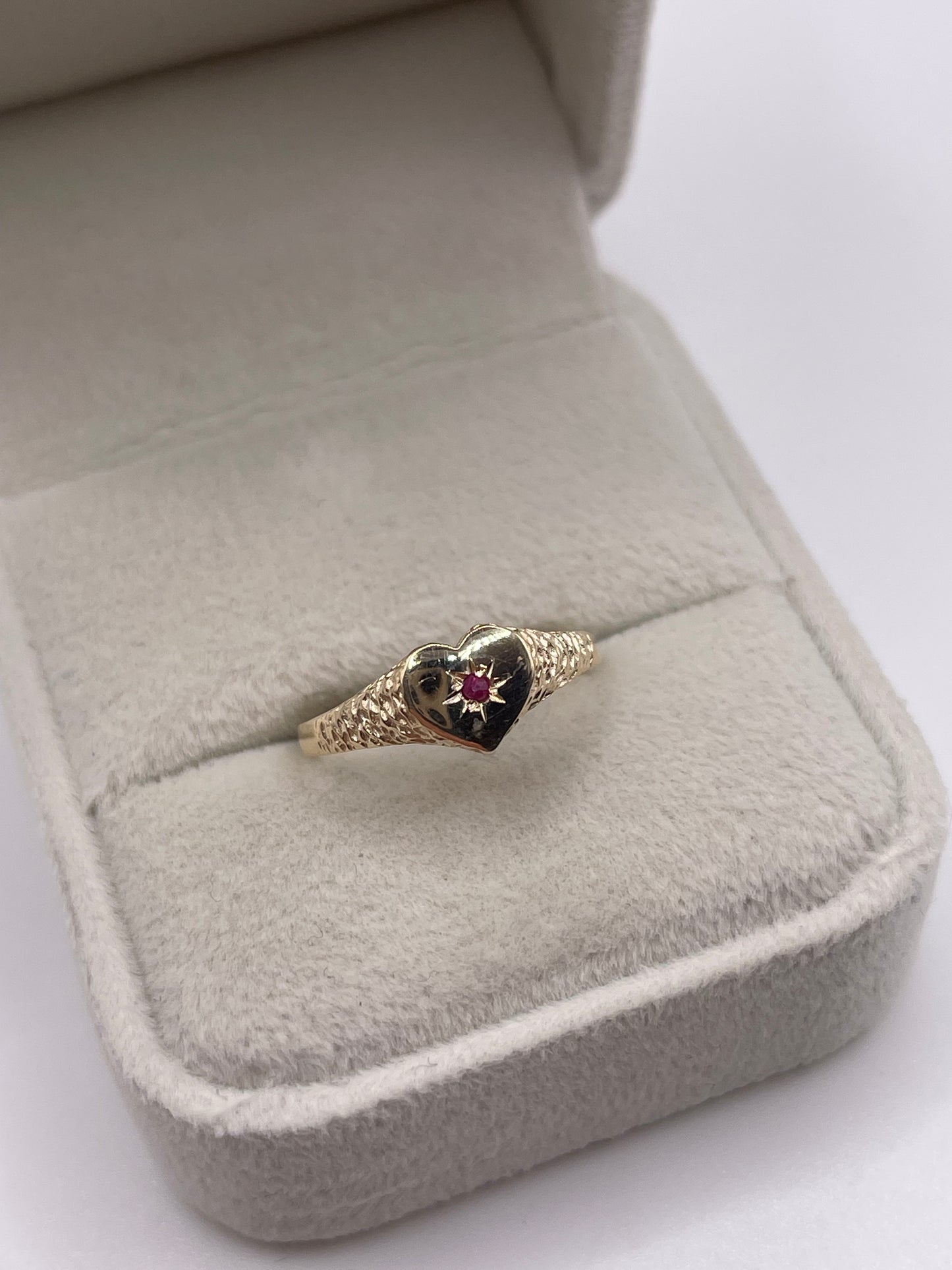 9ct gold ruby heart ring