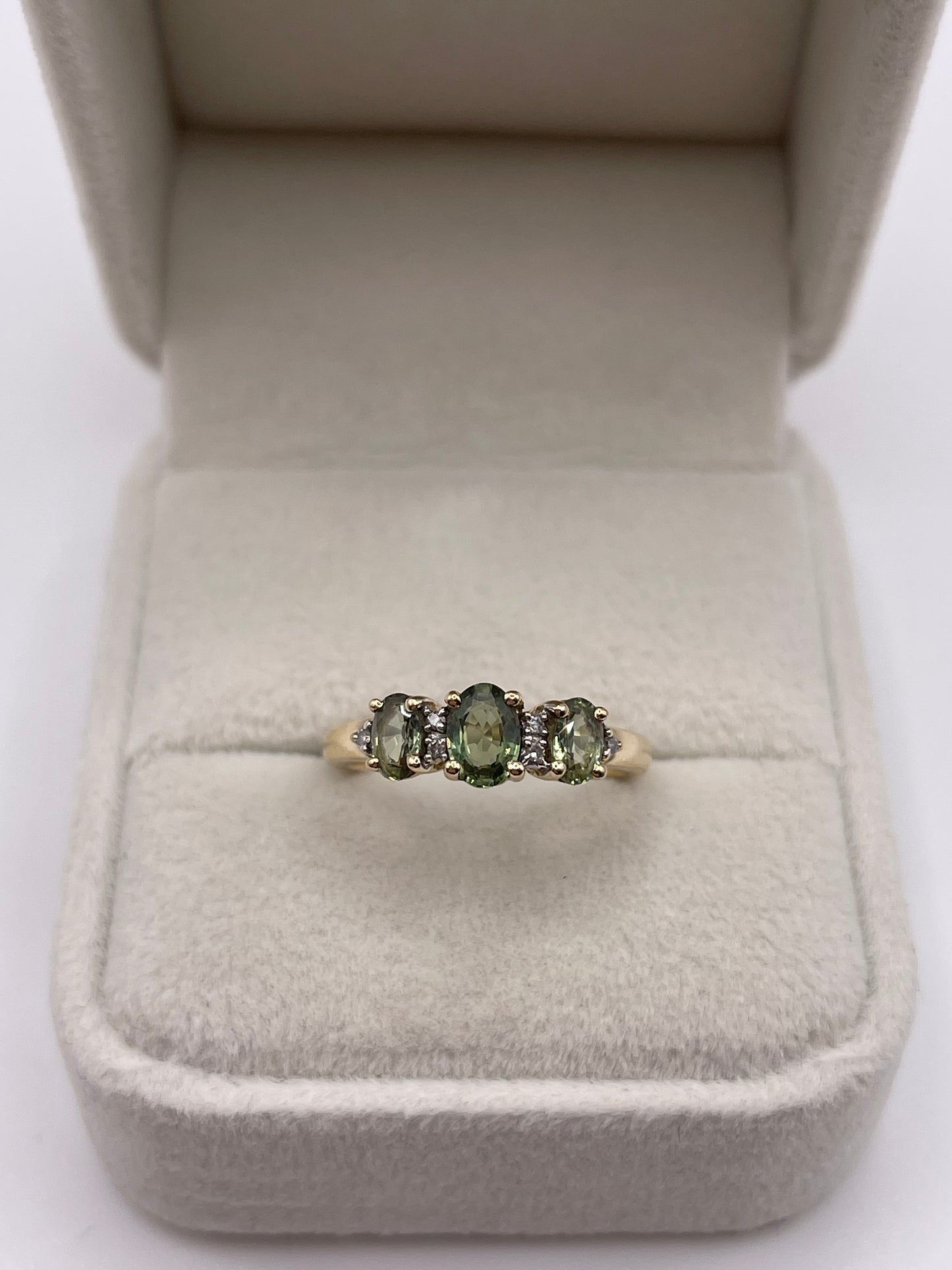 9ct gold green sapphire and diamond ring