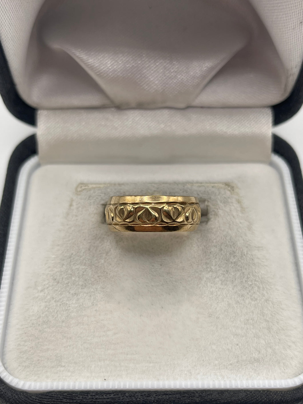 9ct gold patterned band