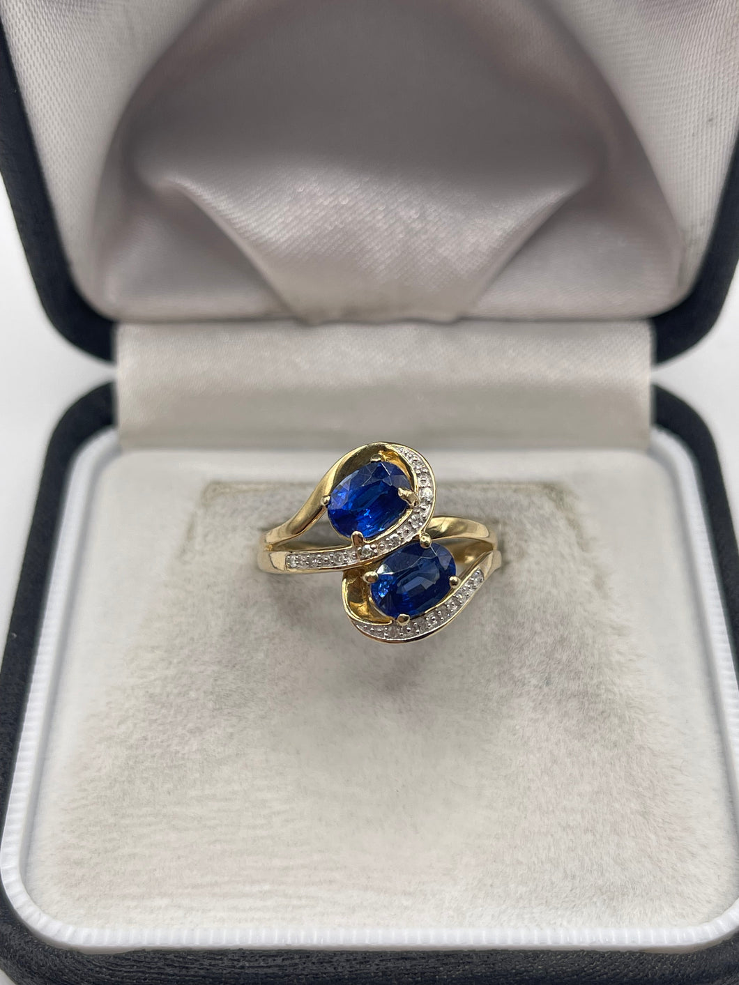 9ct gold kyanite and diamond ring