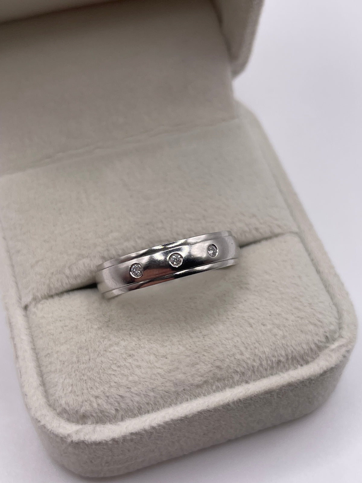 9ct white gold diamond ring