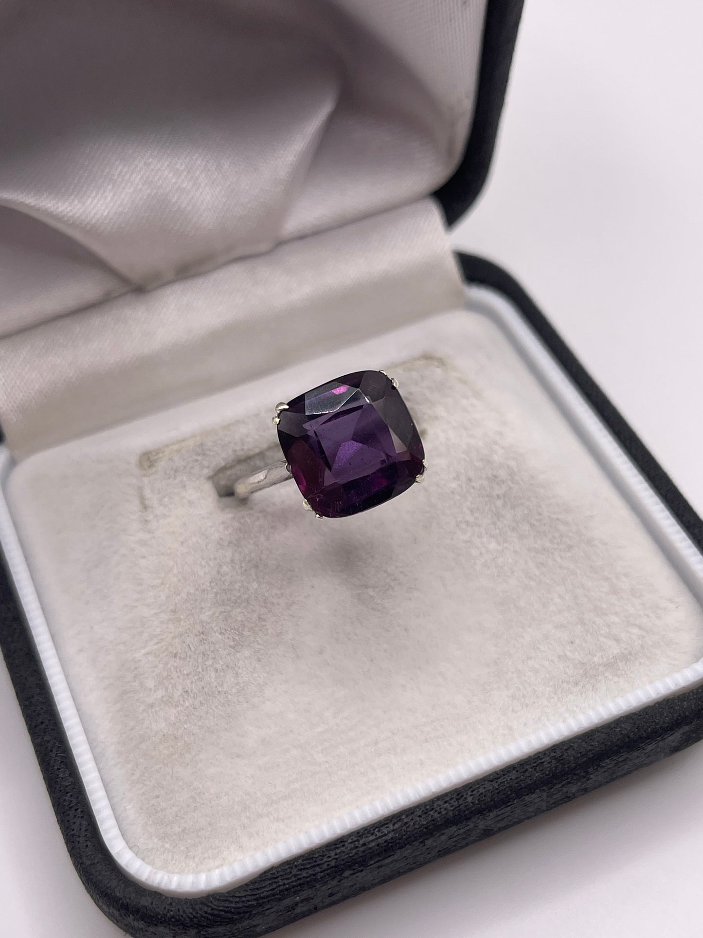 9ct white gold quartz ring