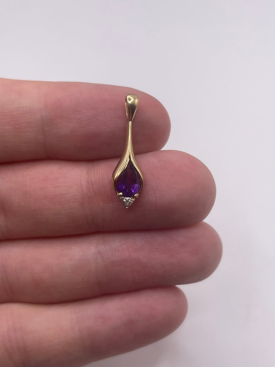 9ct gold amethyst and diamond pendant