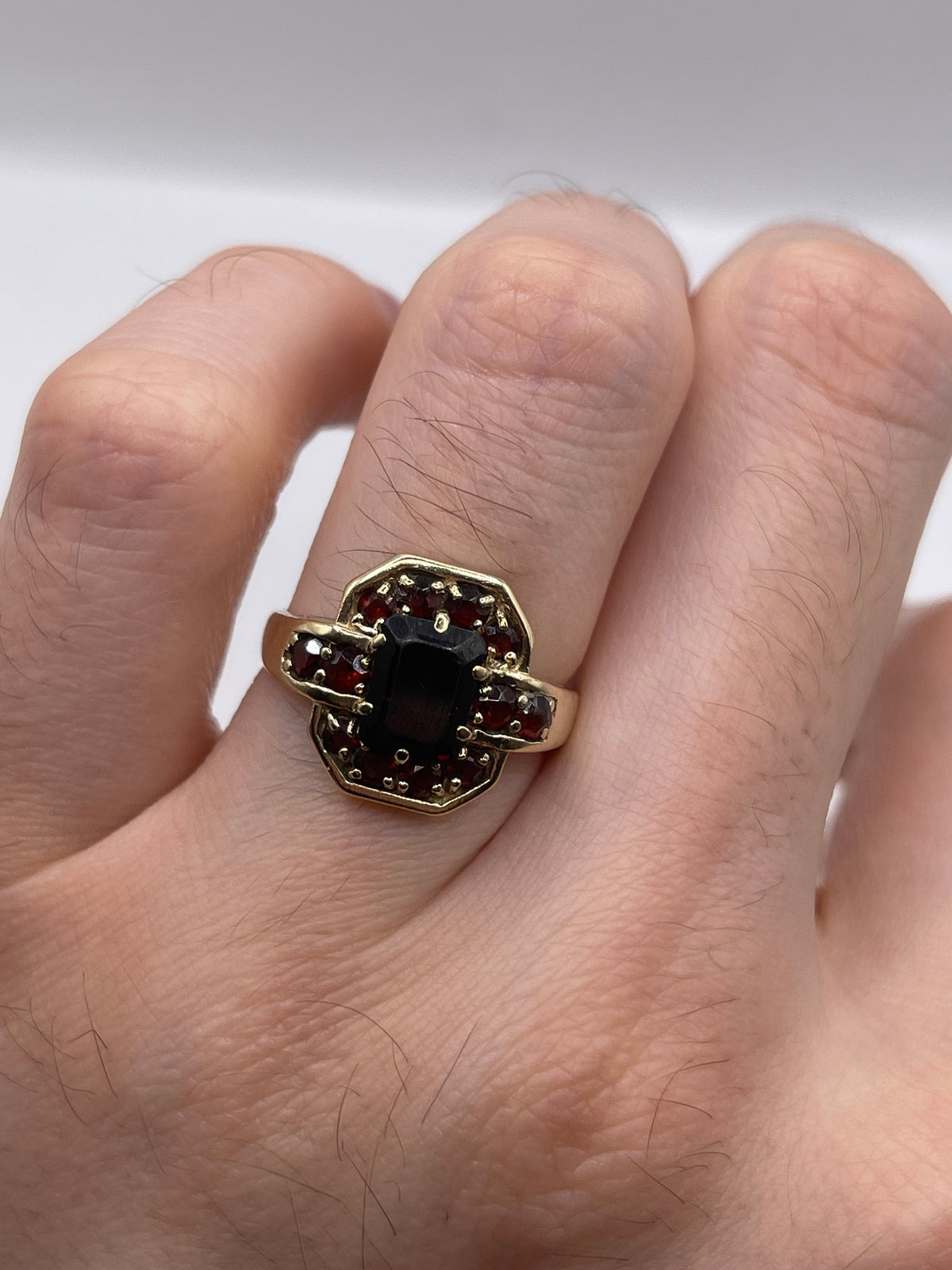 9ct gold garnet cluster ring