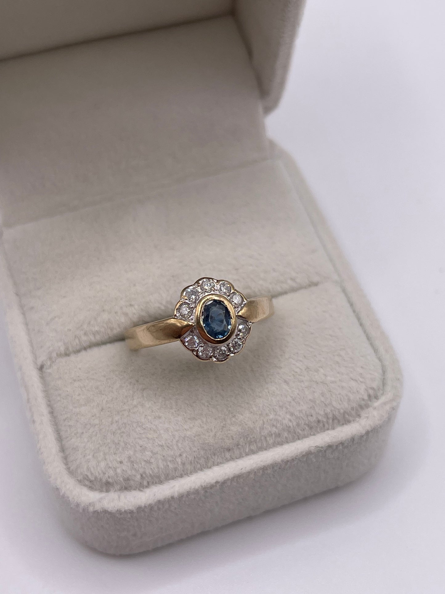 9ct gold sapphire and diamond ring