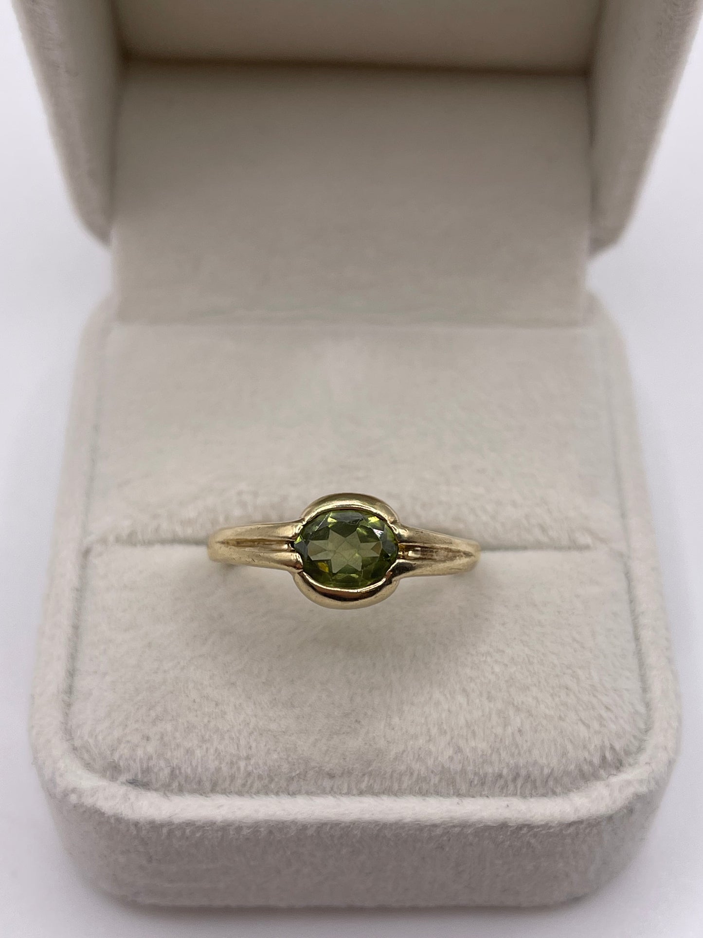9ct gold quartz ring