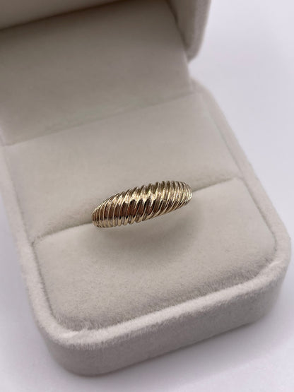 9ct gold croissant ring