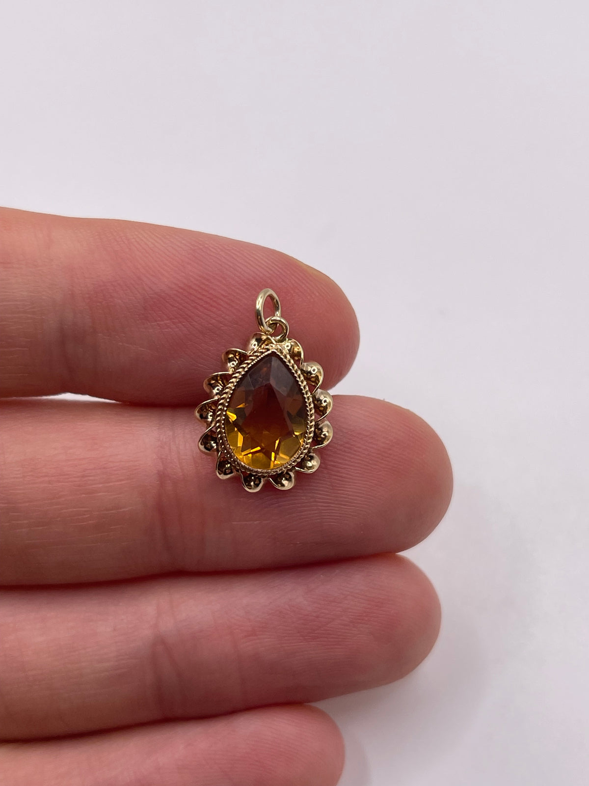 9ct gold citrine pendant