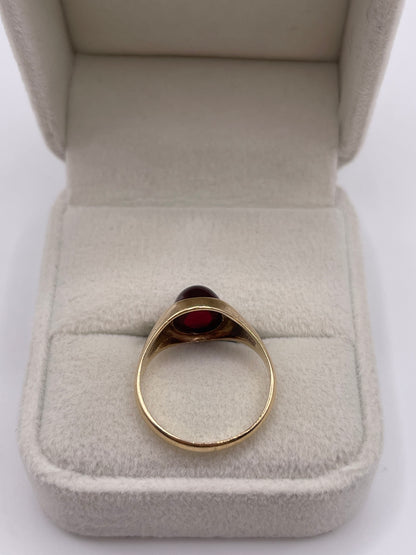 9ct gold cabochon stone ring