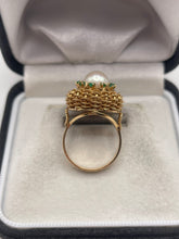 Load image into Gallery viewer, 14ct gold pearl and emerald ring
