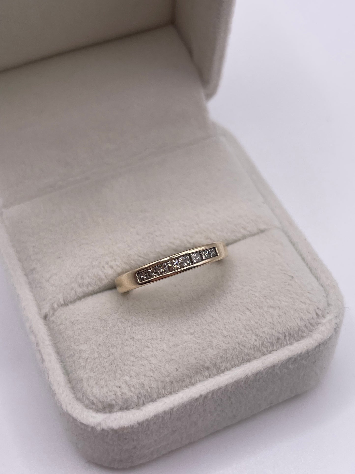 9ct gold diamond ring
