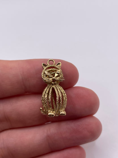 9ct gold cat pendant