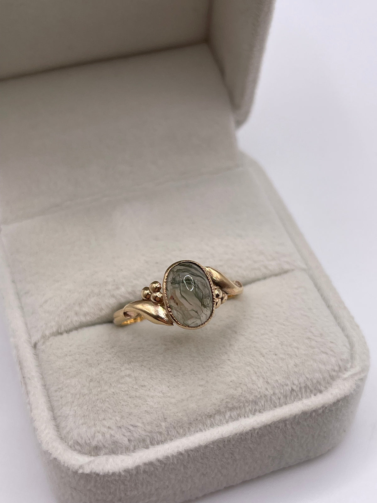 9ct gold moss agate ring