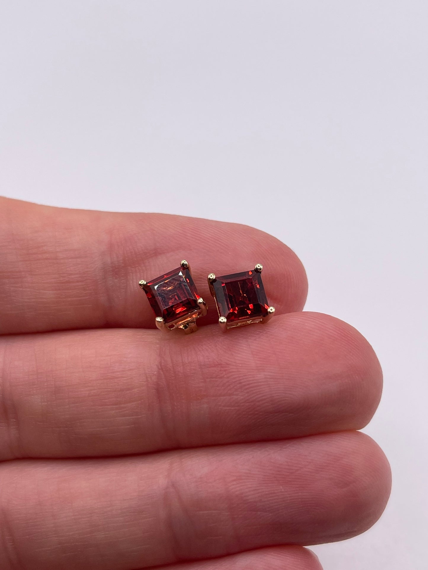 9ct gold garnet earrings