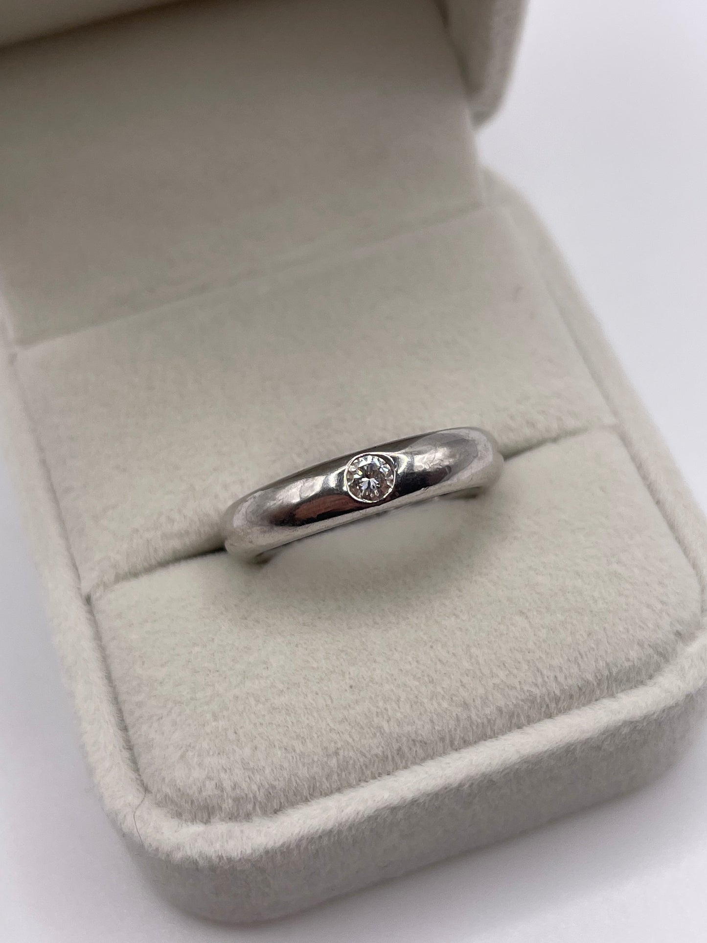 9ct white gold diamond ring