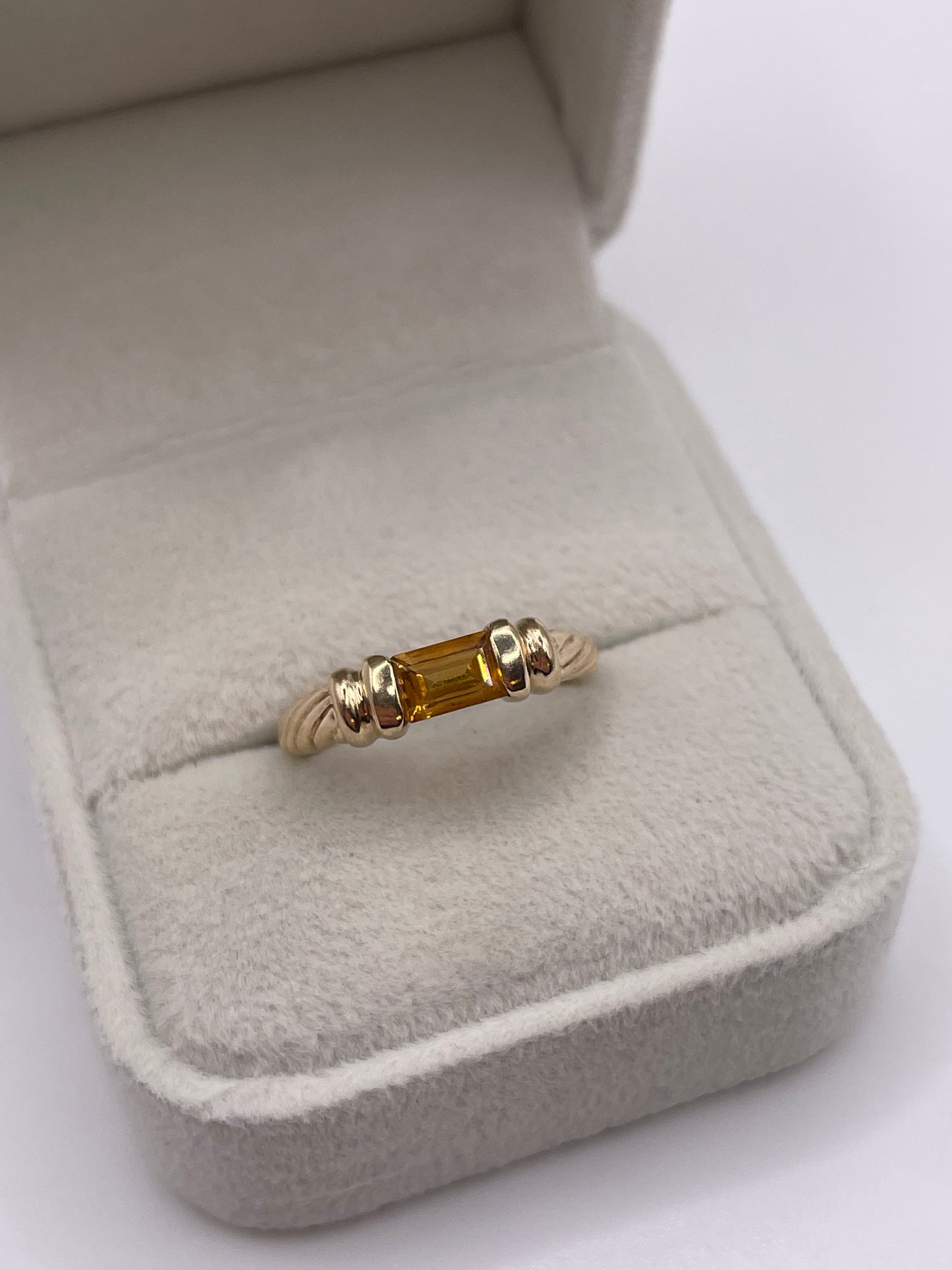 9ct gold citrine ring