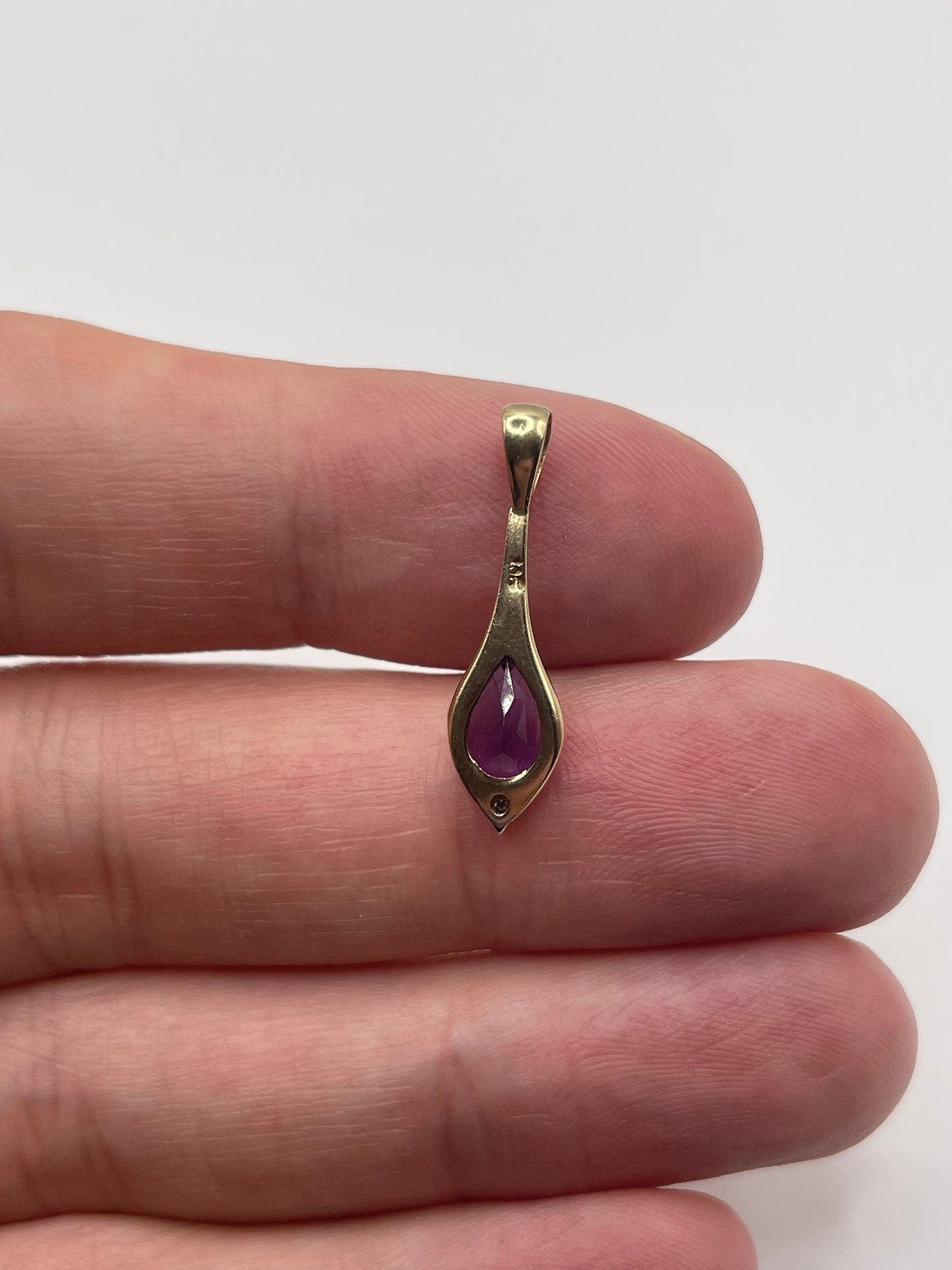 9ct gold amethyst and diamond pendant