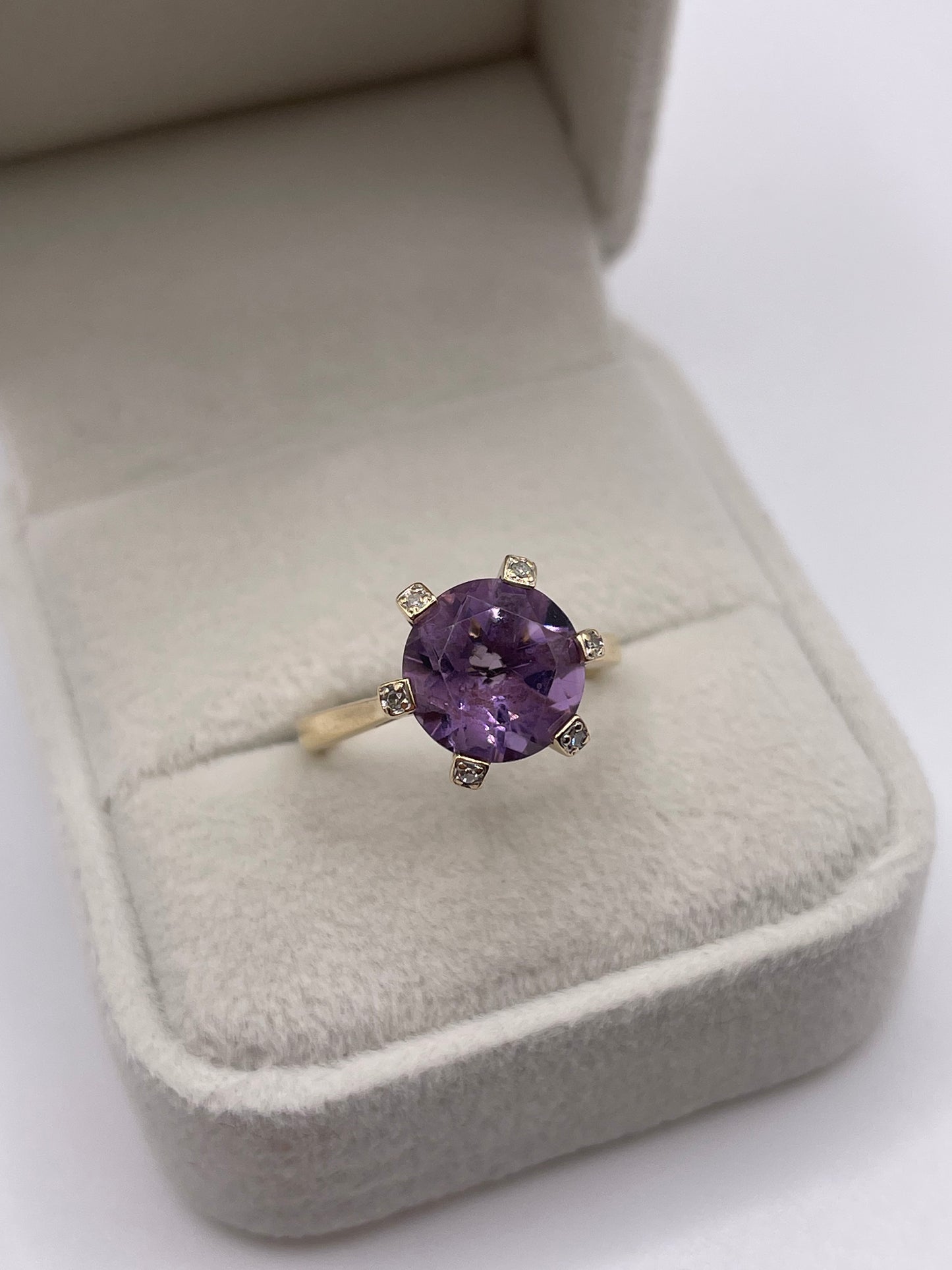 9ct gold amethyst and diamond ring