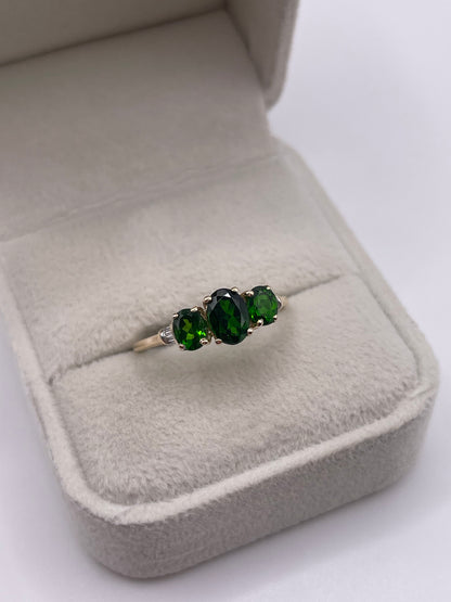 9ct gold diopside and diamond ring