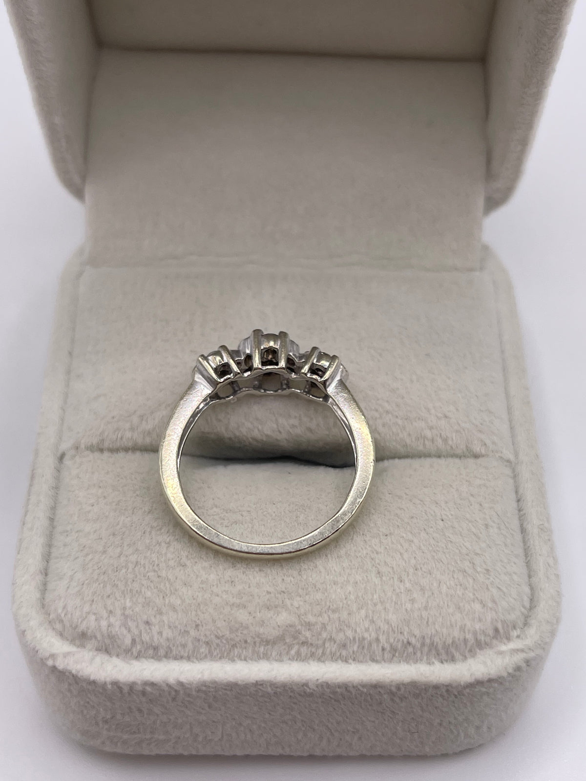 9ct white gold diamond cluster ring